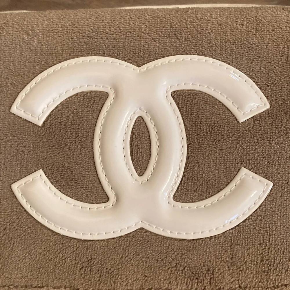 Chanel Makeup/Beaute Precision Adjustable Crossbody “Terry/Teddy” Bag NIP - Picture 3 of 11